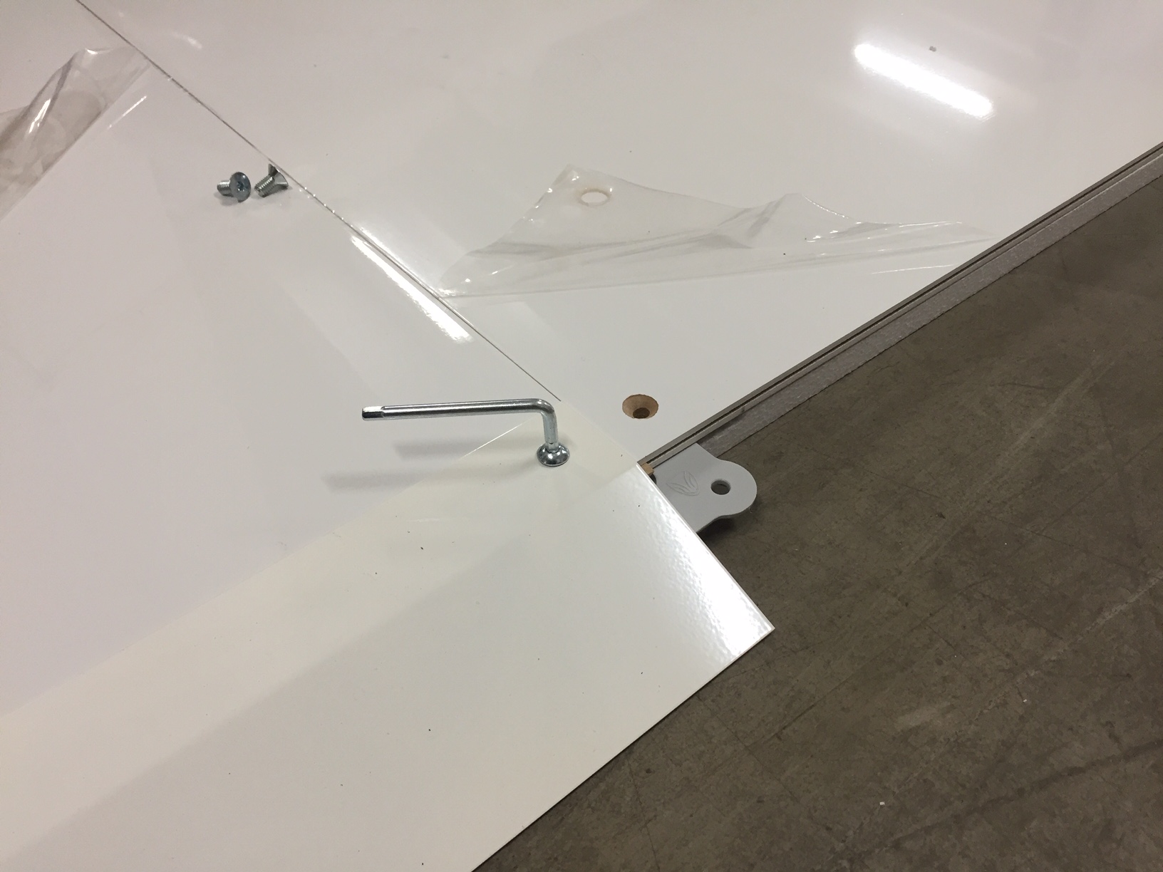 stand fiera con mensole e nicchie espositive