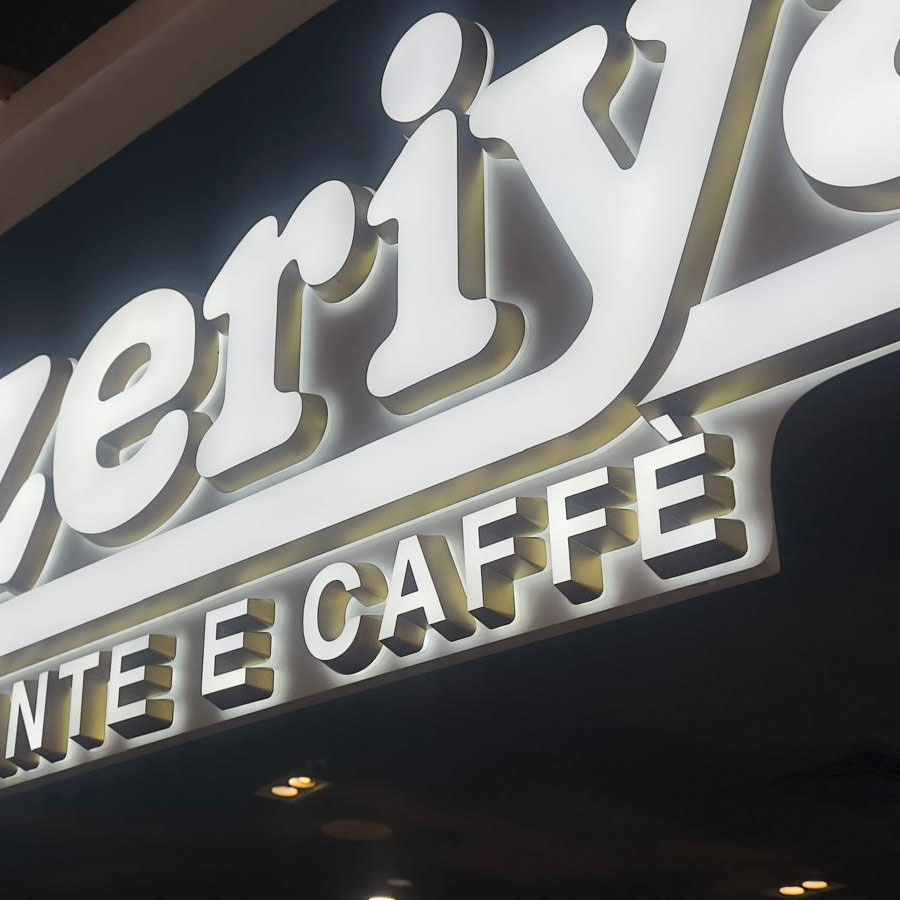 insegne stand fiera con mensole e nicchie espositive