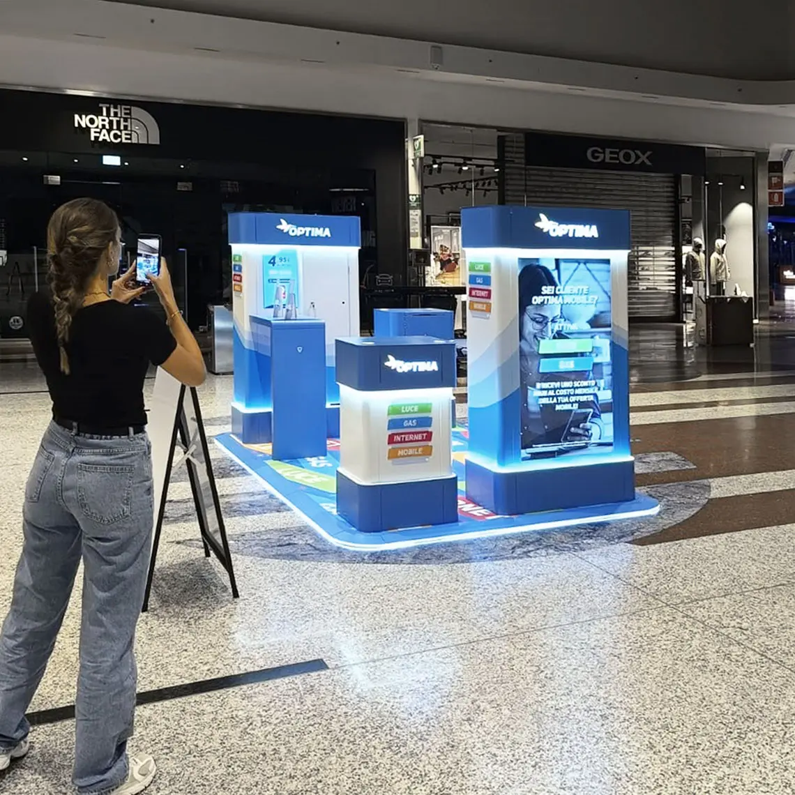 optima3 stand centro commerciale a Milano